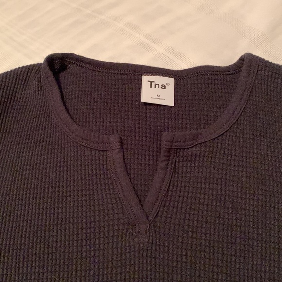 ✨2/$20 TNA | Notch V neck waffle cropped t-shirt ARITIZA - Picture 4 of 8